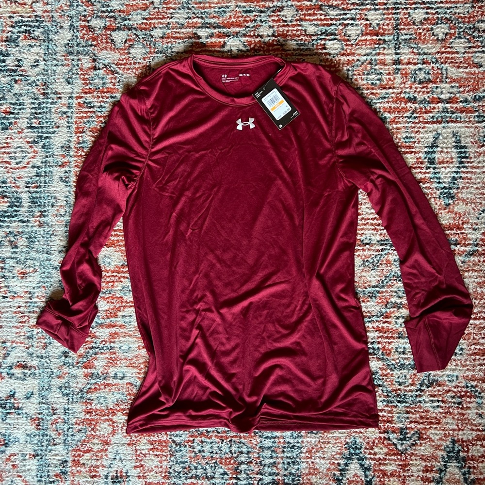 Under Armour long sleeve T, size small but feels more like a mens medium.